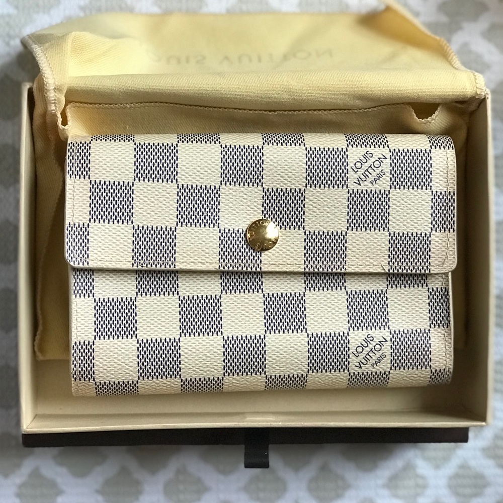 LOUIS VUITTON WHITE CHECKERED TRI FOLD WALLET